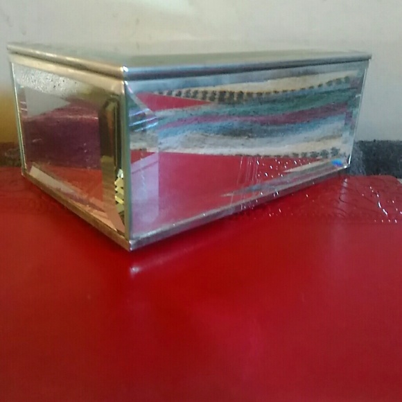 Vintage beveled mirror jewelry box - Picture 3 of 5